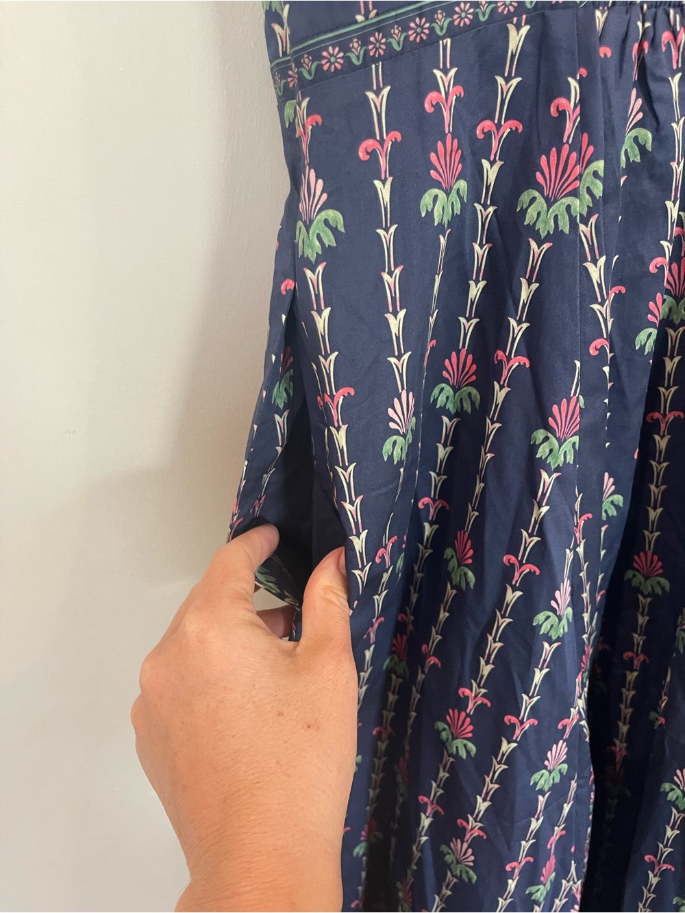 Hill House NWT Navy Margot Dress in Trailing Fern - Picture 12 of 12